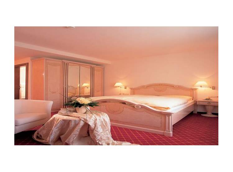Romantik Hotel Sсhwarzer Adler Innsbruck 4*
