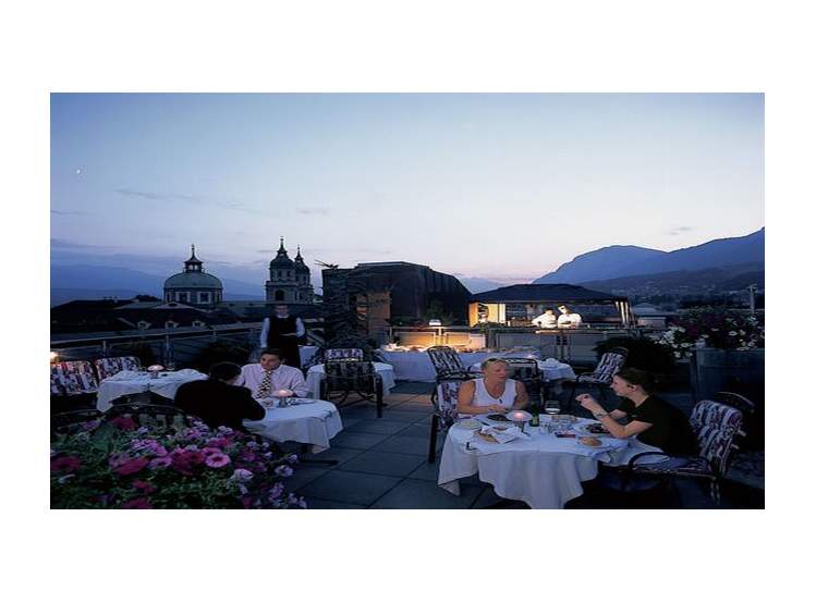 Romantik Hotel Sсhwarzer Adler Innsbruck 4*