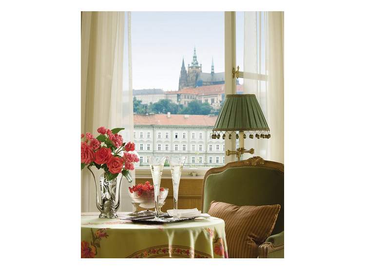 Four Seasons Hotel Prague 5*